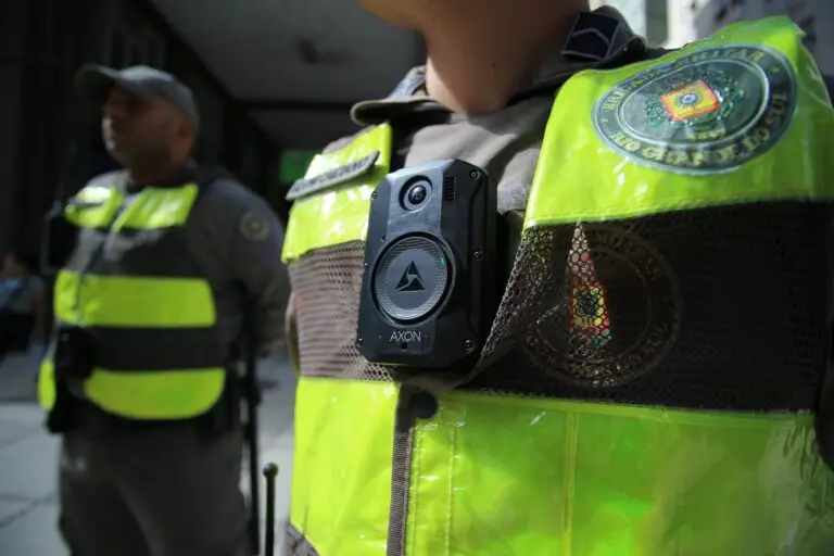 Policiais militares das zonas norte e sul de Porto Alegre iniciarão uso de câmeras corporais neste mês