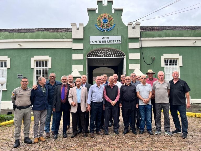 Reunião comemorativa de cinquentenário de turma