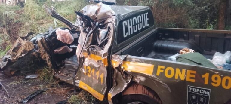 Acidente entre viatura do Batalhão de Choque e caminhão deixa dois feridos em Getúlio Vargas