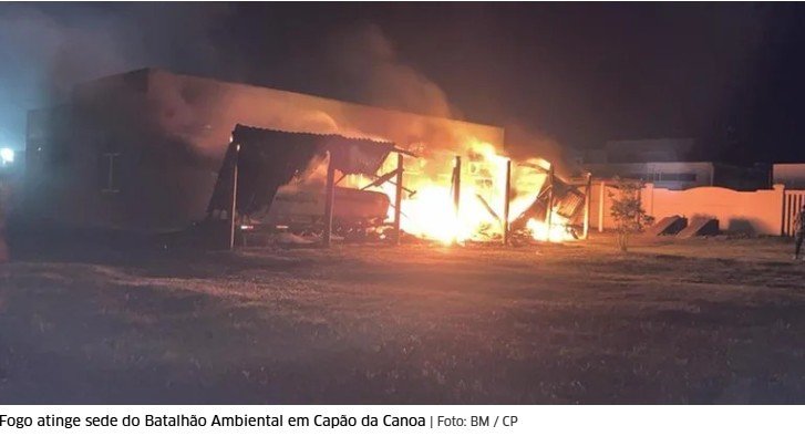Incêndio criminoso destrói viaturas e embarcações no Batalhão Ambiental da BM em Capão da Canoa
