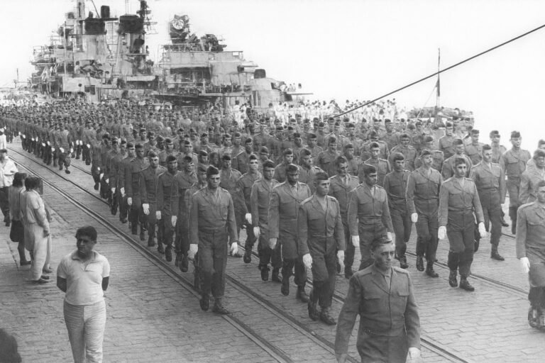 Honra e glória eterna aos Heróis do Batalhão Suez (1957–1967)