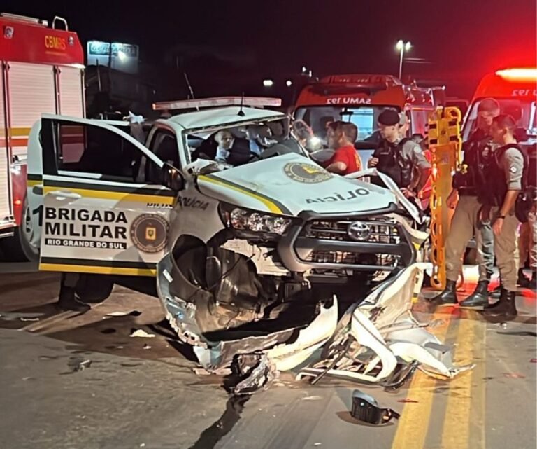  Três policiais militares ficam feridos em acidente envolvendo caminhão em Lajeado